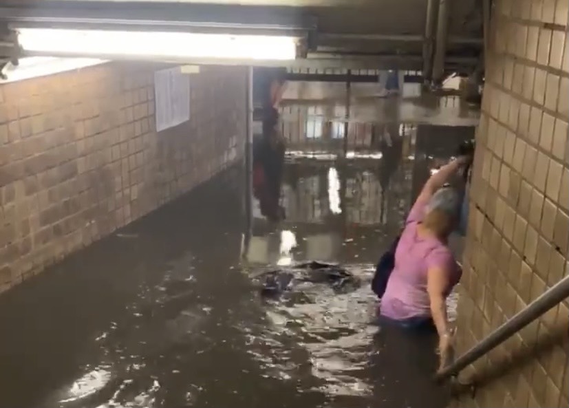 衝撃映像 ニューヨークで記録的な豪雨 地下鉄が地獄絵図に 地球やばい なんｊ ばびろにあっ
